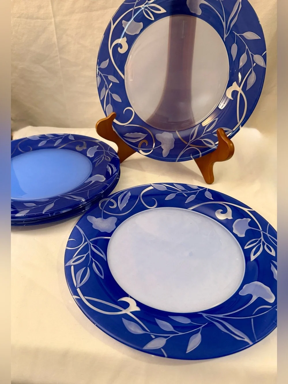 6 Luminarc Plenitude distinctive cobalt blue glass border. By Arcoroc France